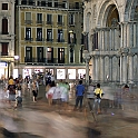 14 - Venditore di luci blu